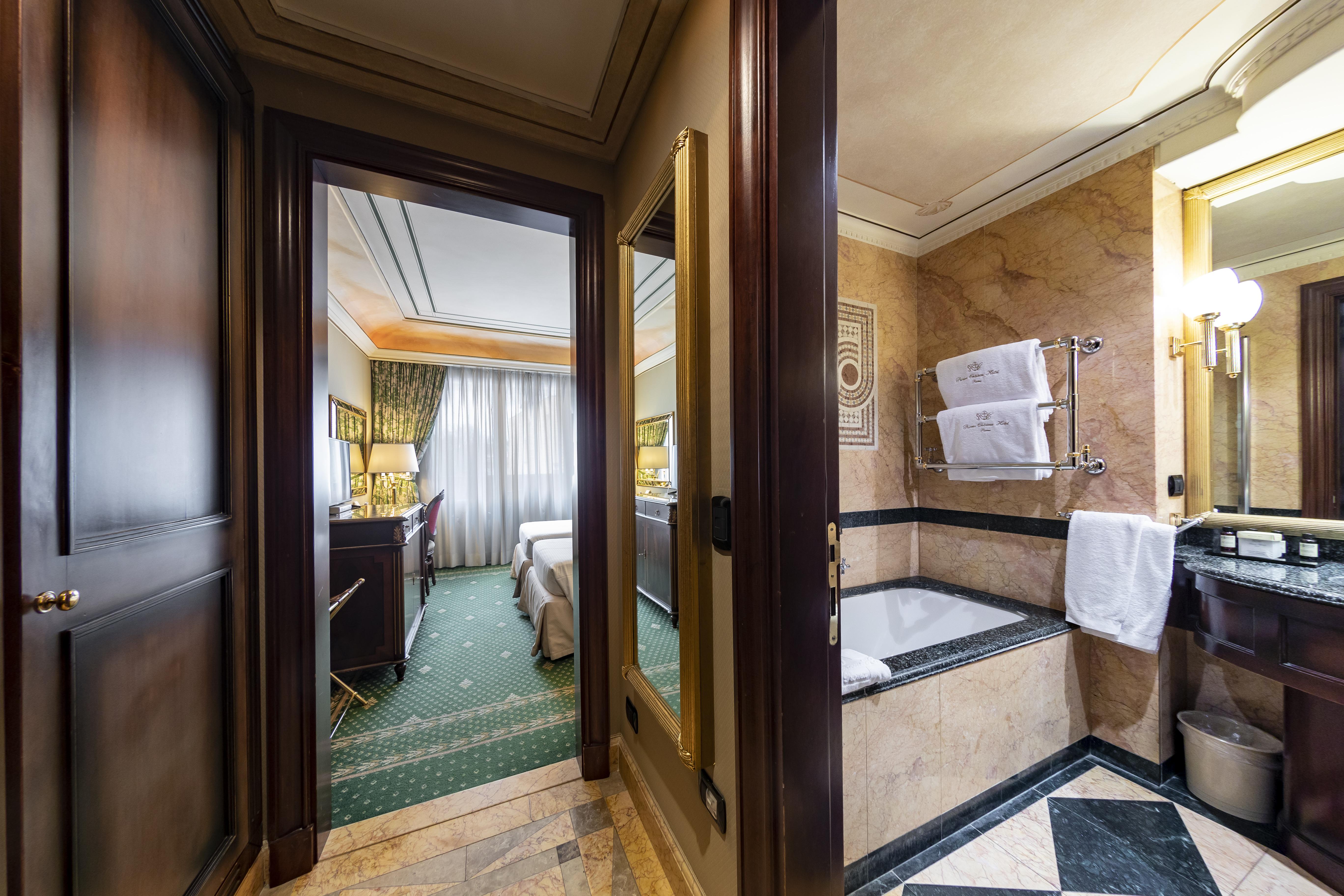 River Chateau Hotel 4*