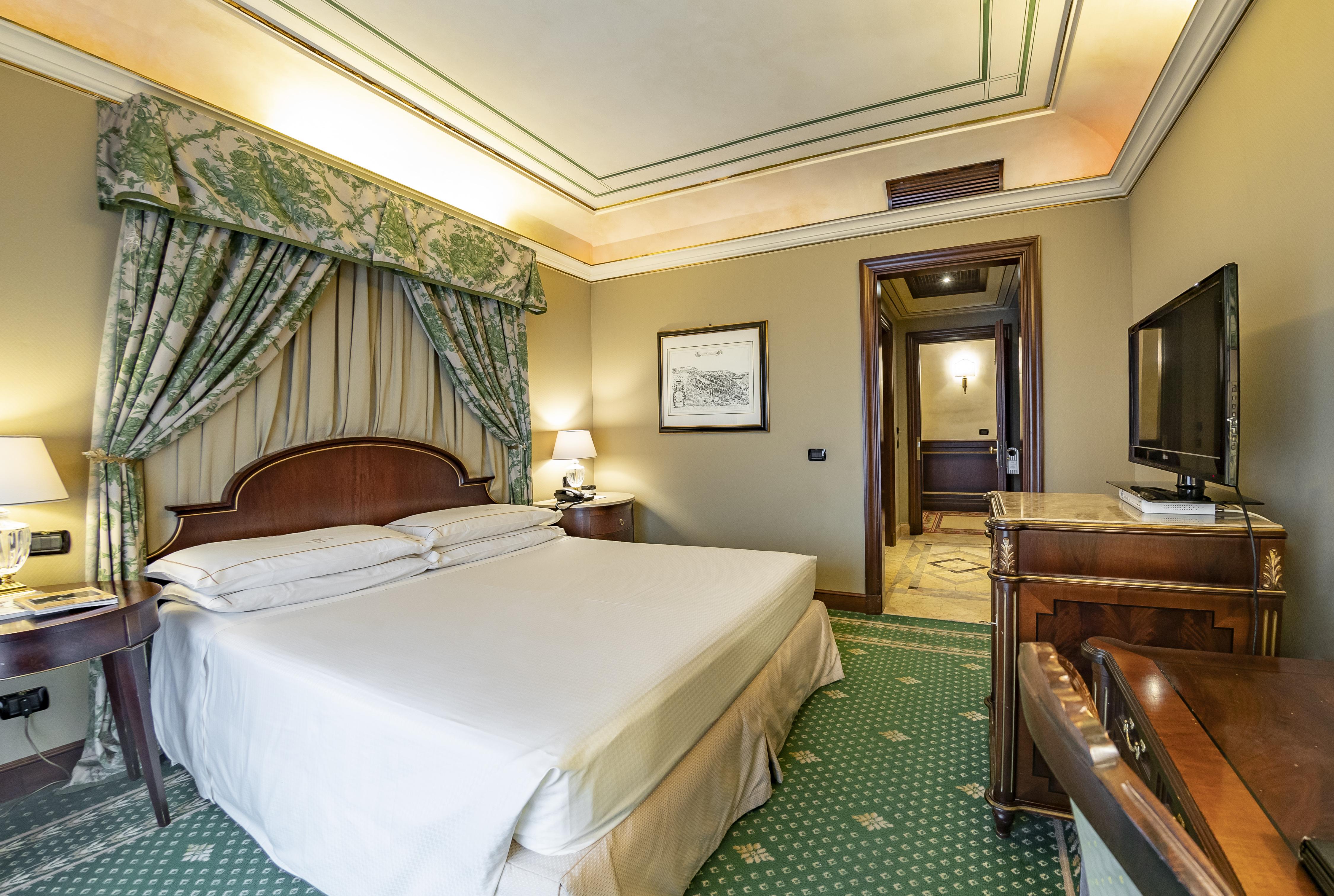 River Chateau Hotel 4*