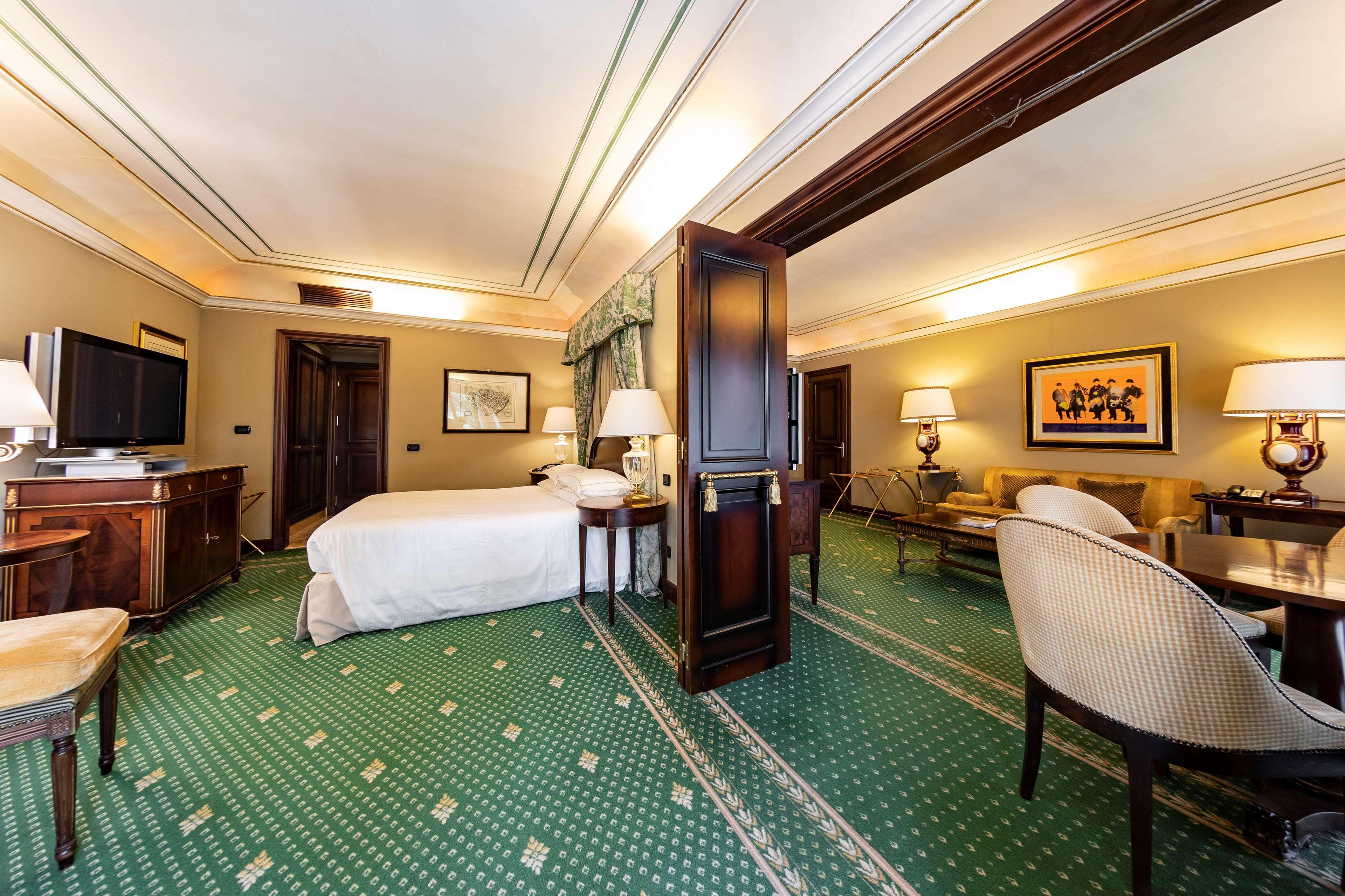 River Chateau Hotel