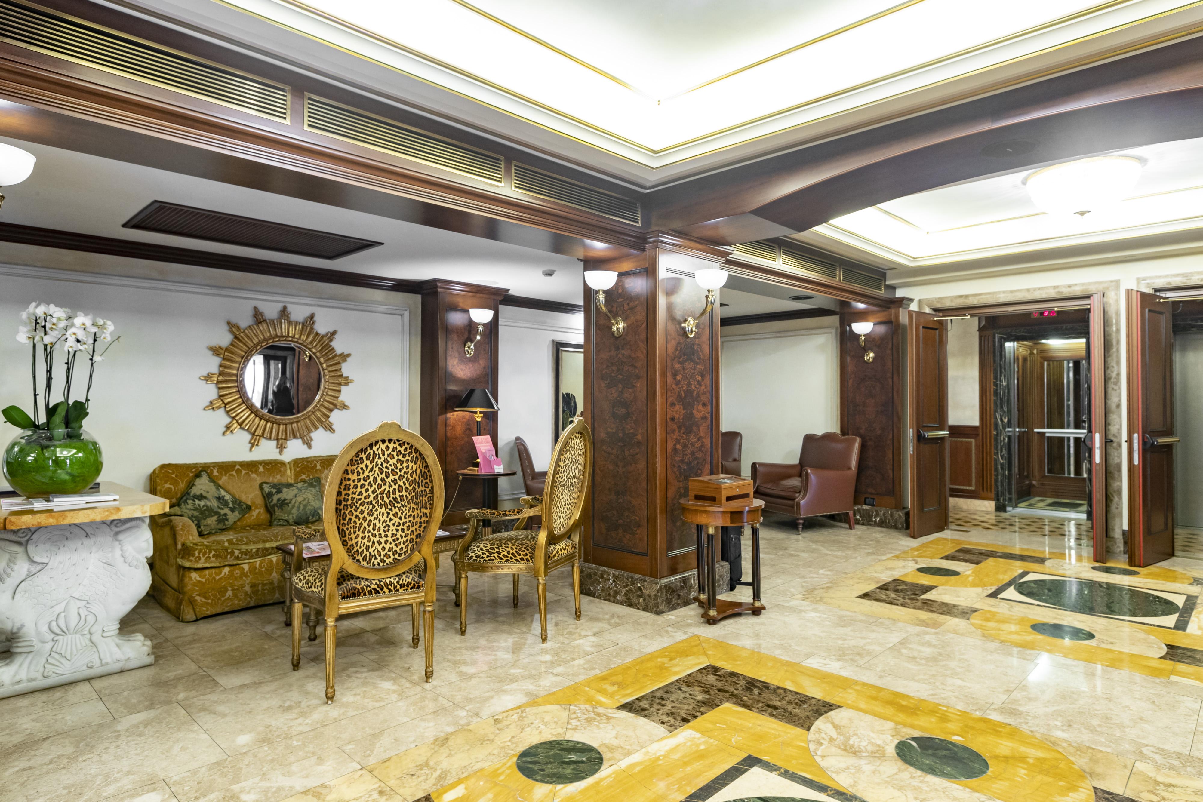 River Chateau Hotel