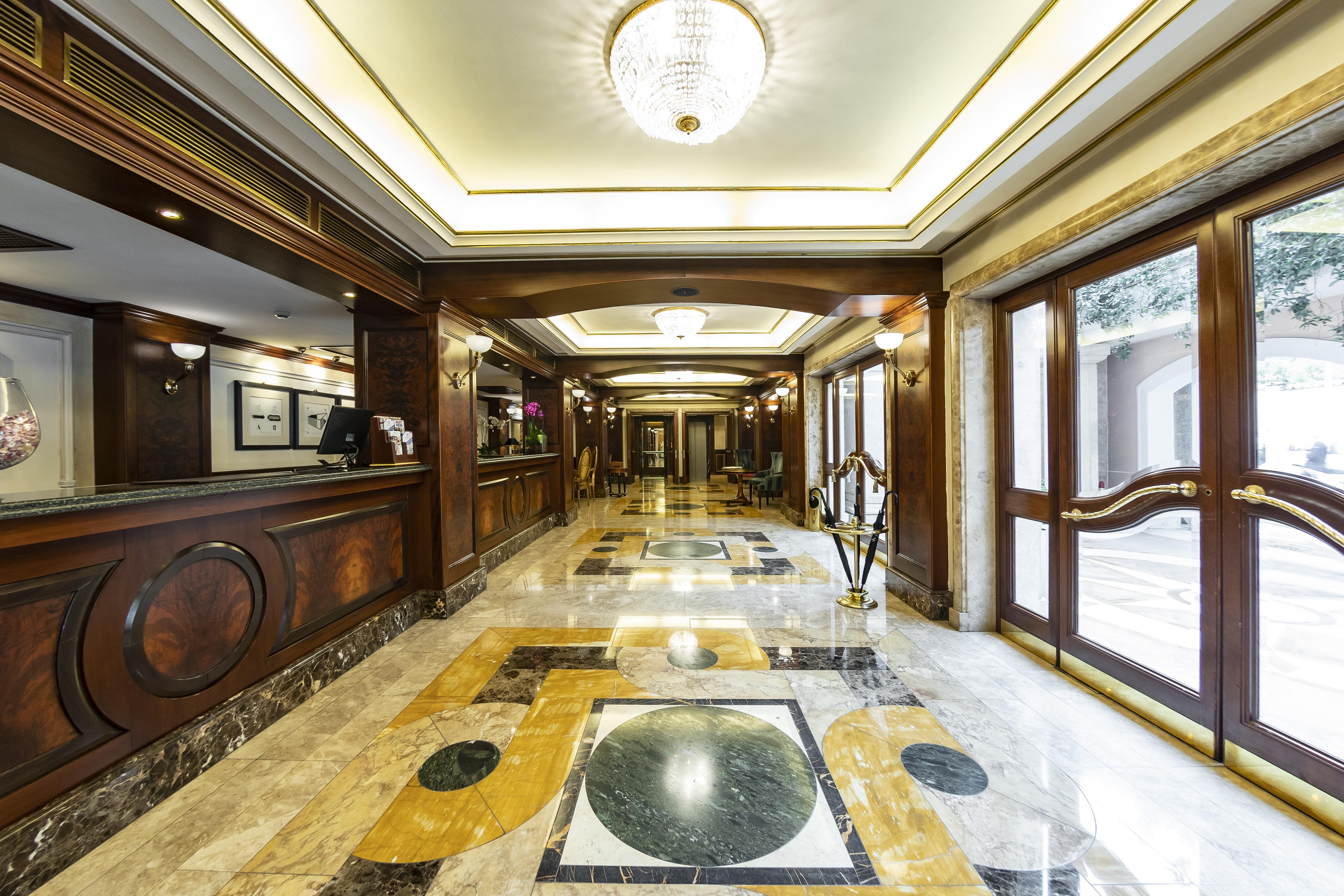 River Chateau Hotel
