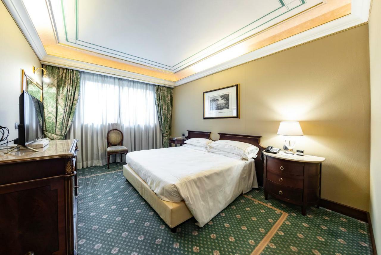River Chateau Hotel